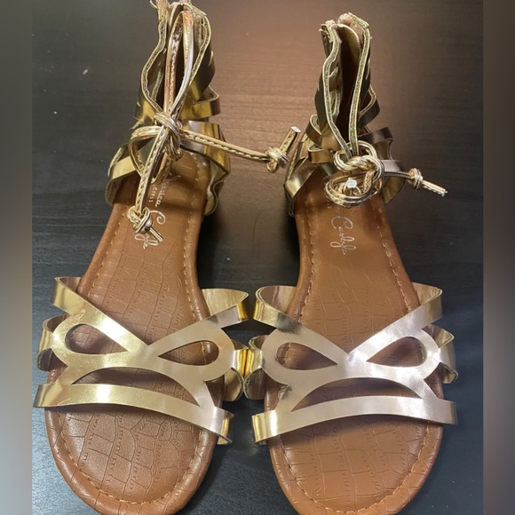 Jessica Carlyle Girls Gold Tie Zip Gladiator Sandals, Size 1 - Picture 2 of 5